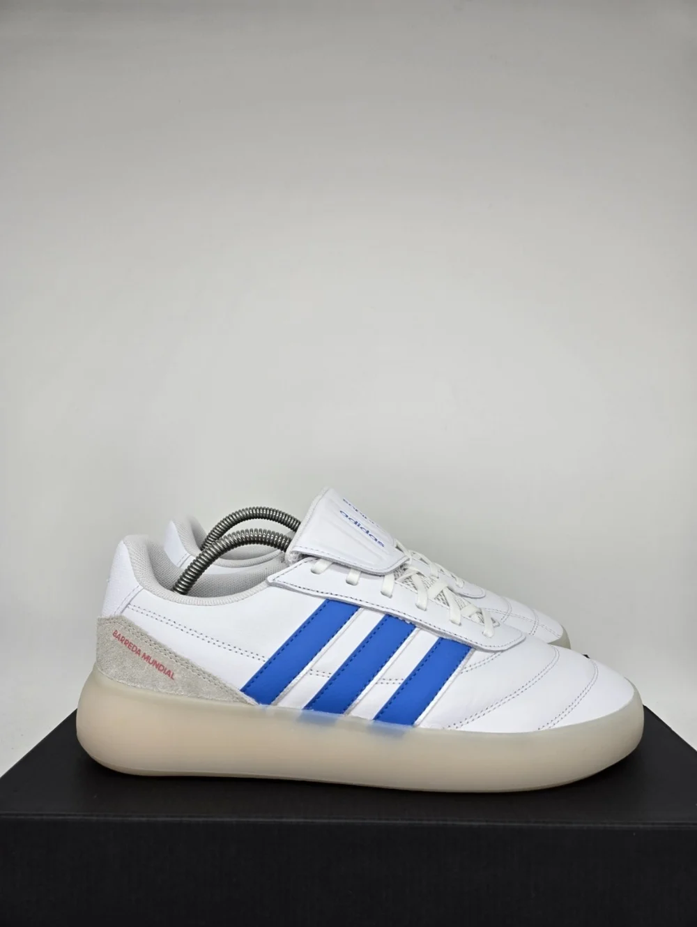adidas Men's Barreda Mundial HQ2355 White Lucid Ray Blue Shoes Size 11.5 New